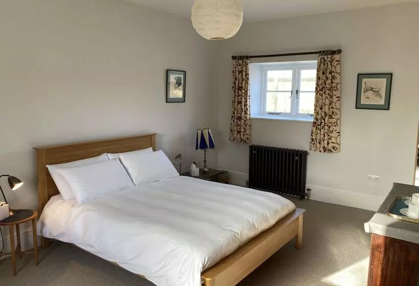 Majatalo Frizenham Farmhouse