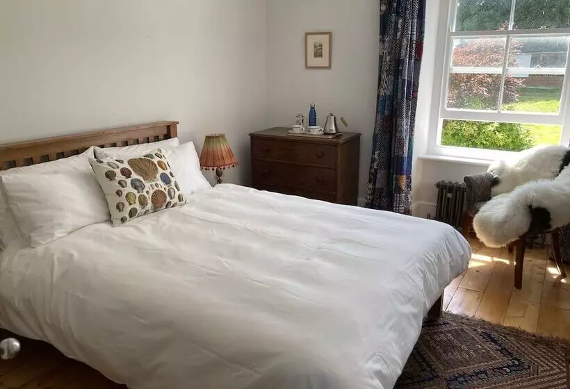 Majatalo Frizenham Farmhouse