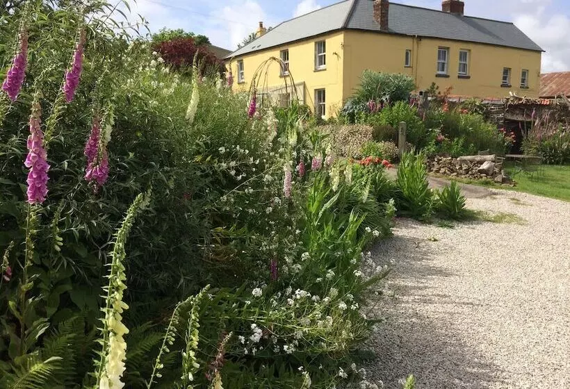 Majatalo Frizenham Farmhouse