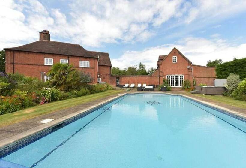 Stunning 100 Year Old Converted Coach House