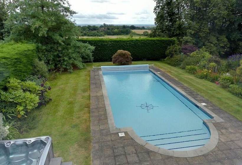 Stunning 100 Year Old Converted Coach House