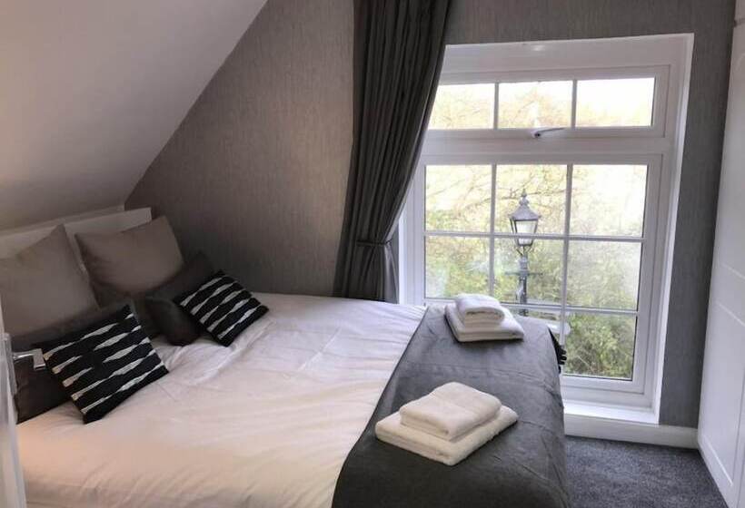 Stunning 100 Year Old Converted Coach House