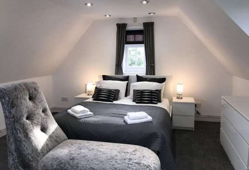 Stunning 100 Year Old Converted Coach House