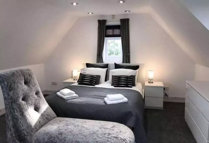 Stunning 100 Year Old Converted Coach House