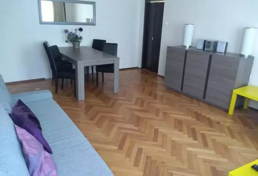 24w Apartments Rynek