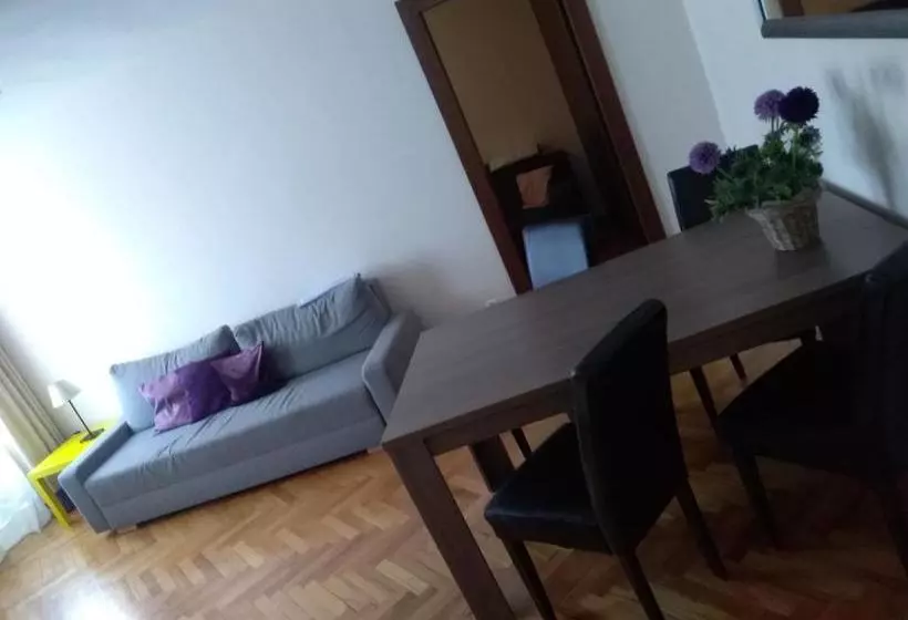 24w Apartments Rynek