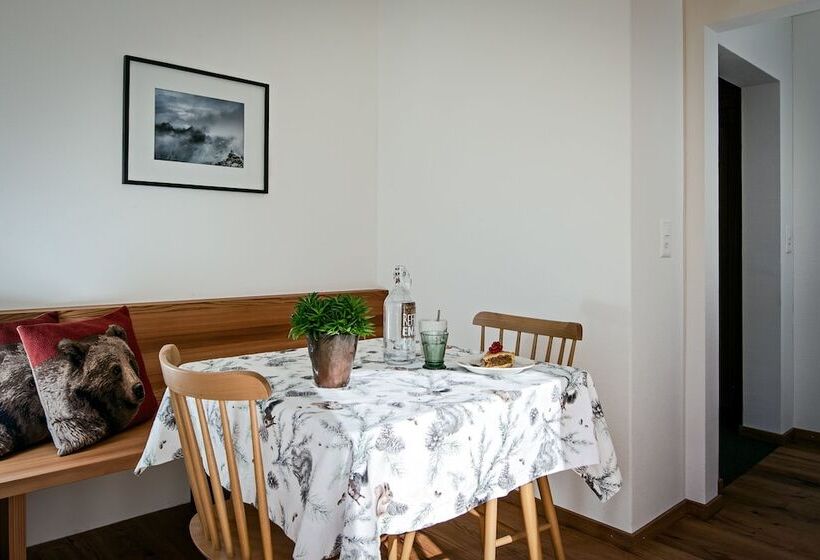 Otel Conrad's Mountain Lodge