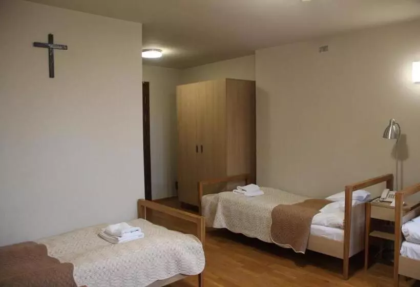 ホテル Dom Gości Opactwa Benedyktynów