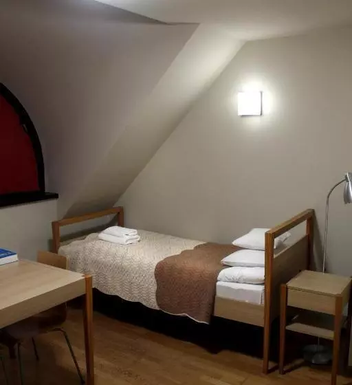 ホテル Dom Gości Opactwa Benedyktynów