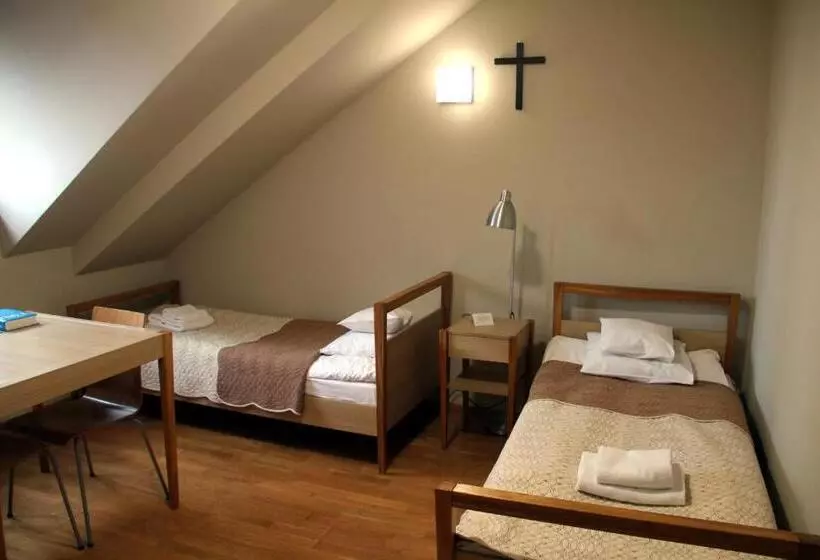 ホテル Dom Gości Opactwa Benedyktynów