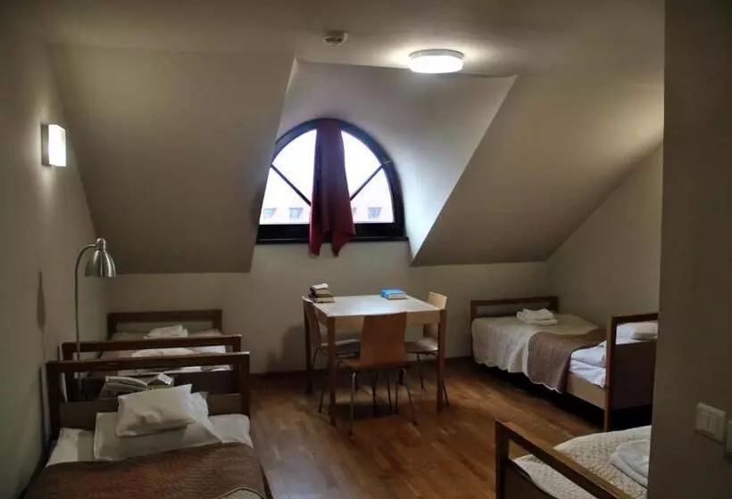 ホテル Dom Gości Opactwa Benedyktynów