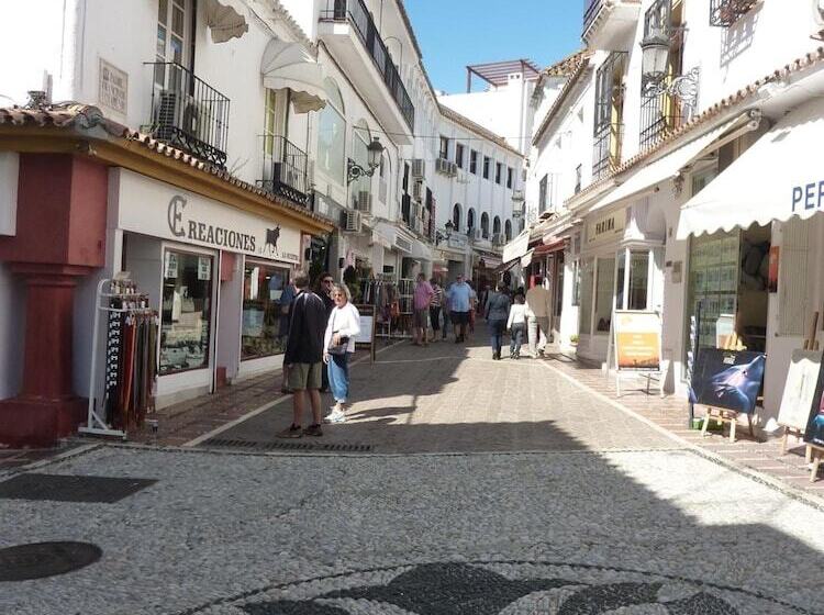 Отель Hostal Berlin