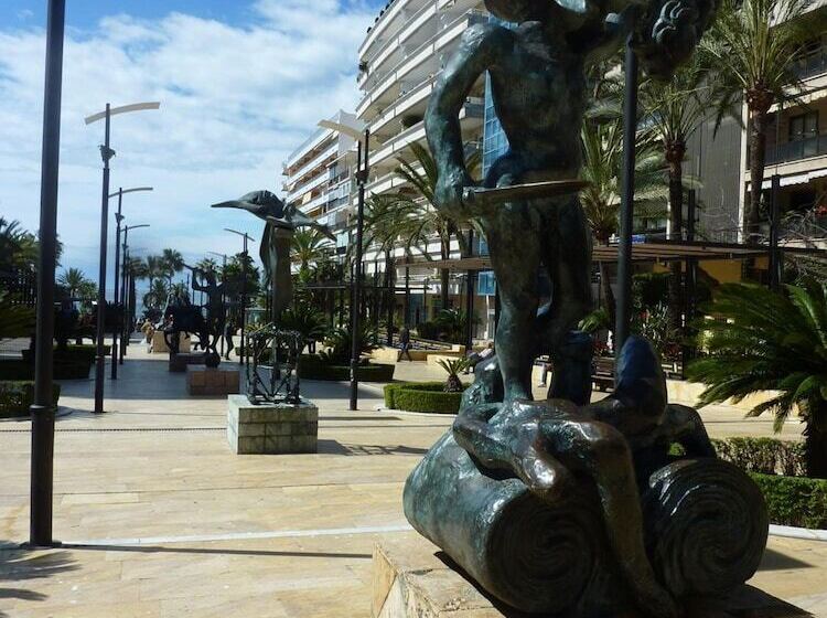 Отель Hostal Berlin