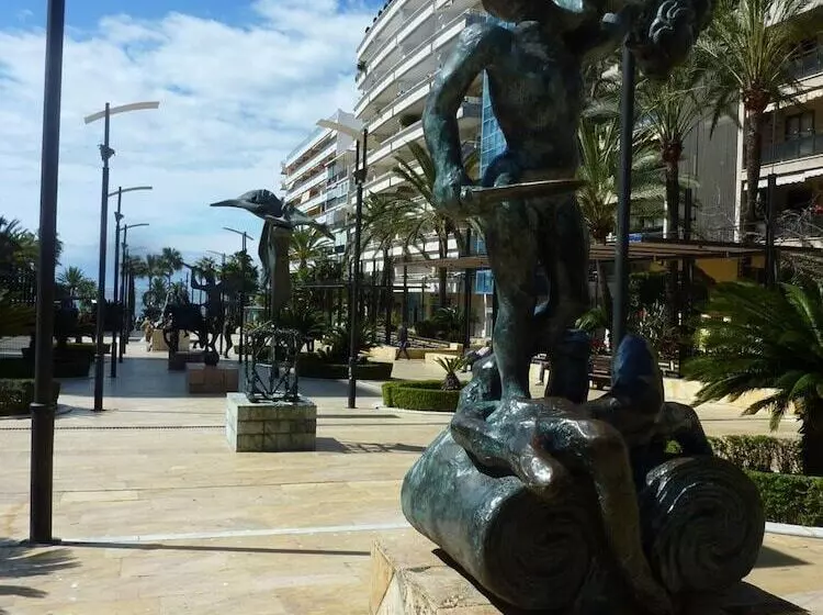 هتل Hostal Berlin