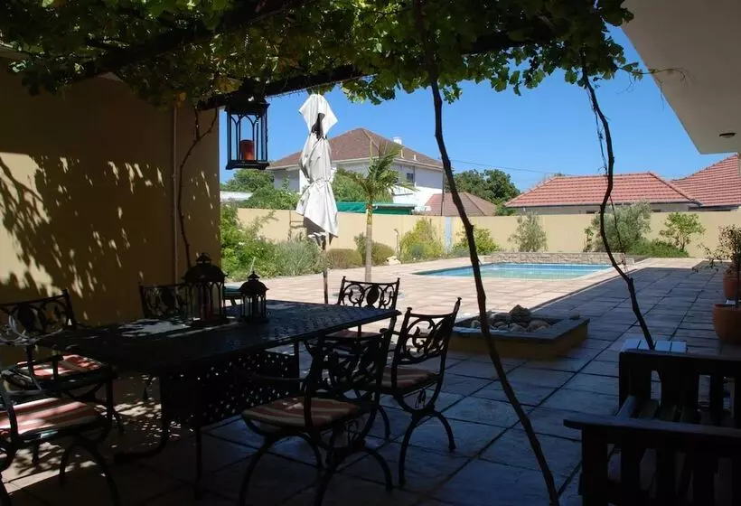 ペンション La Roche Guest House