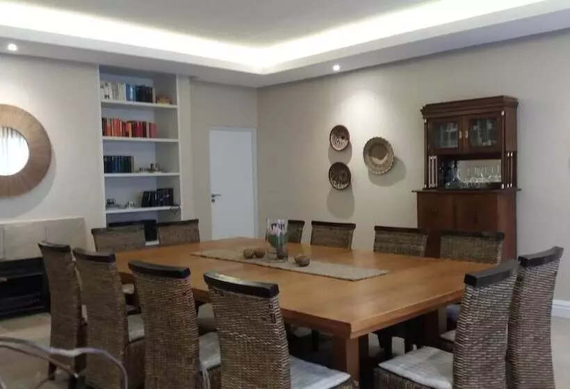 ペンション La Roche Guest House