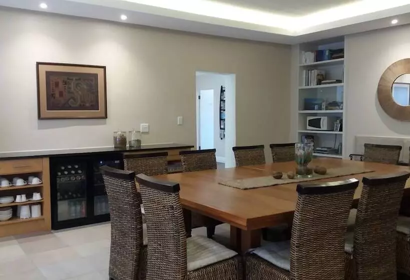 ペンション La Roche Guest House