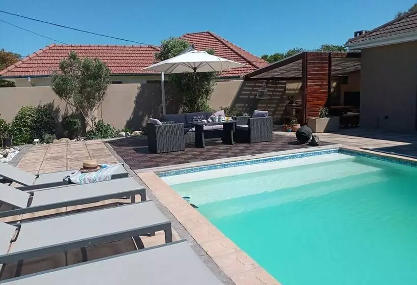 ペンション La Roche Guest House