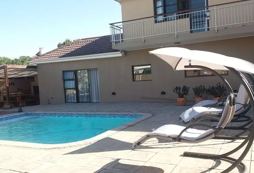 ペンション La Roche Guest House