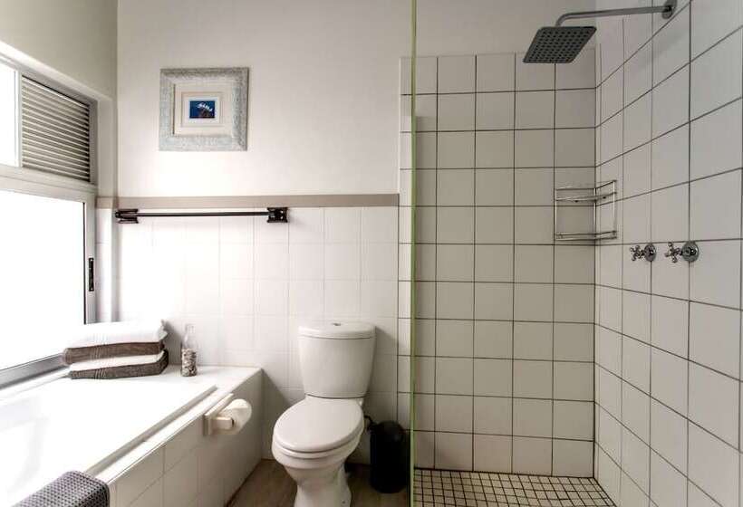 פנסיון Sixteen Guest House On Main