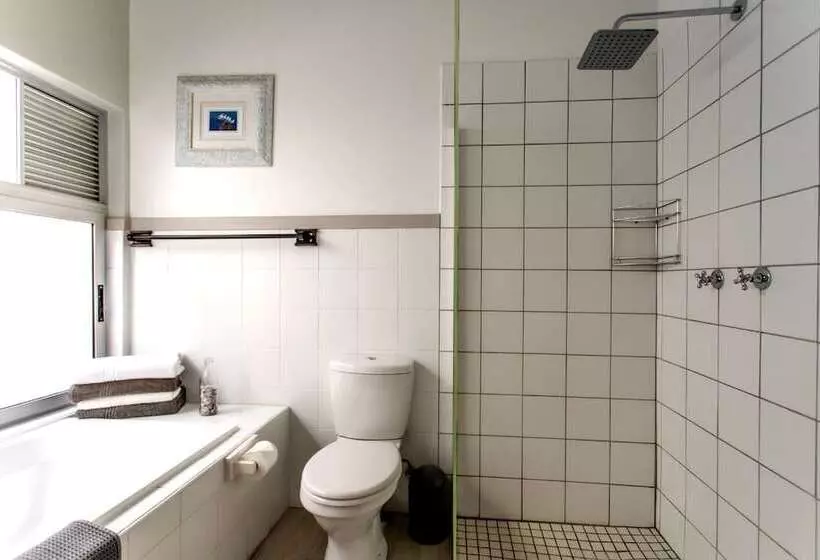 פנסיון Sixteen Guest House On Main