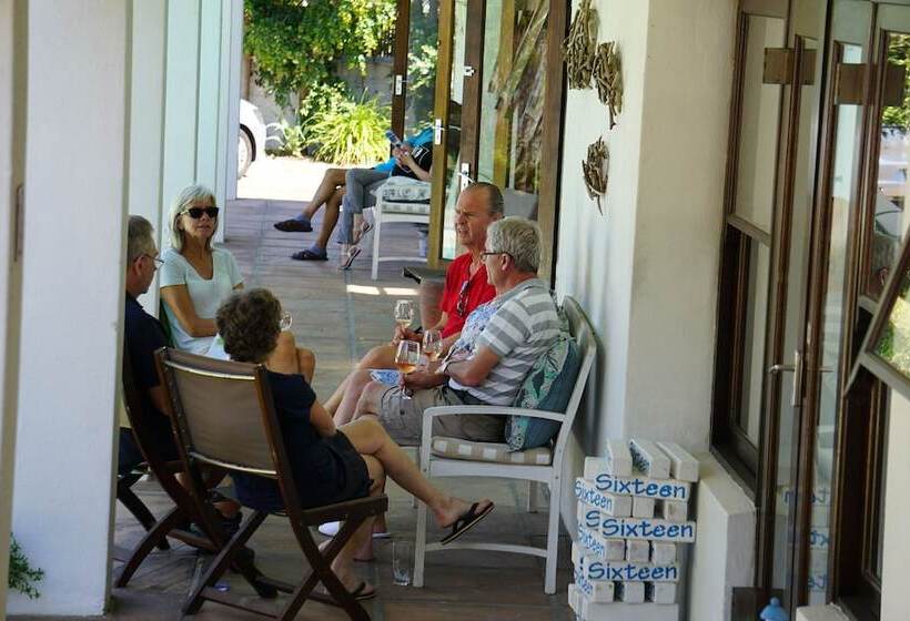 פנסיון Sixteen Guest House On Main