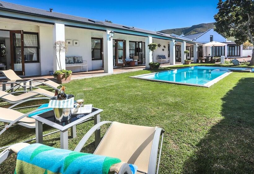 פנסיון Sixteen Guest House On Main