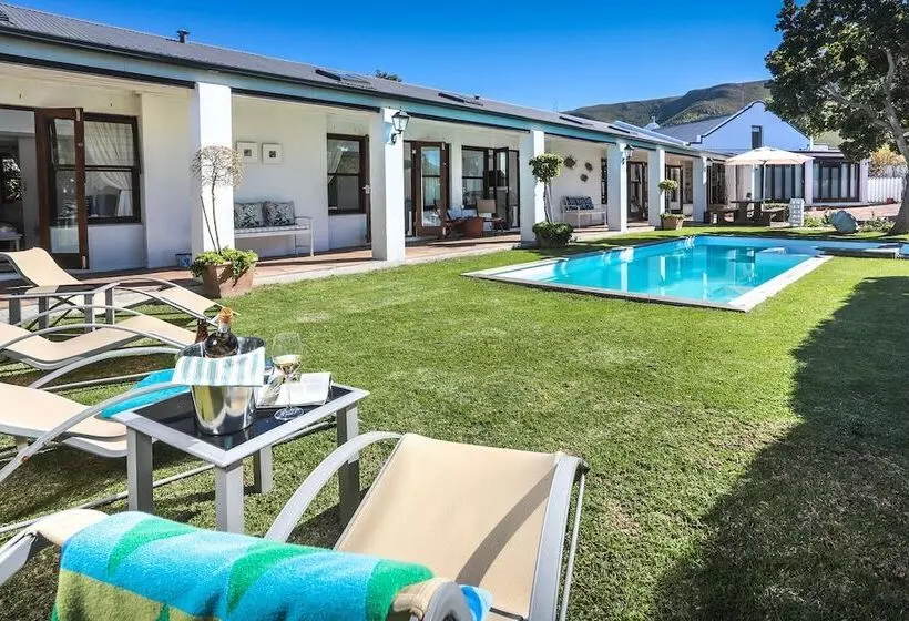 פנסיון Sixteen Guest House On Main