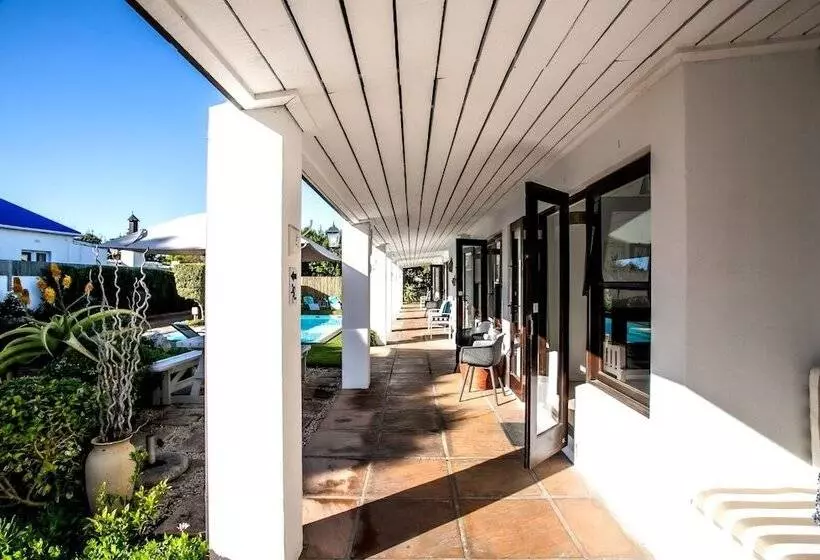 פנסיון Sixteen Guest House On Main