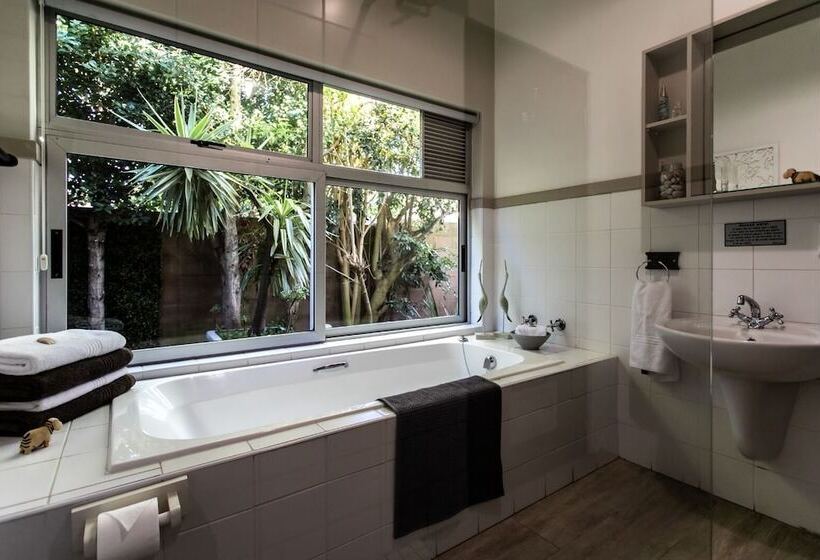 פנסיון Sixteen Guest House On Main