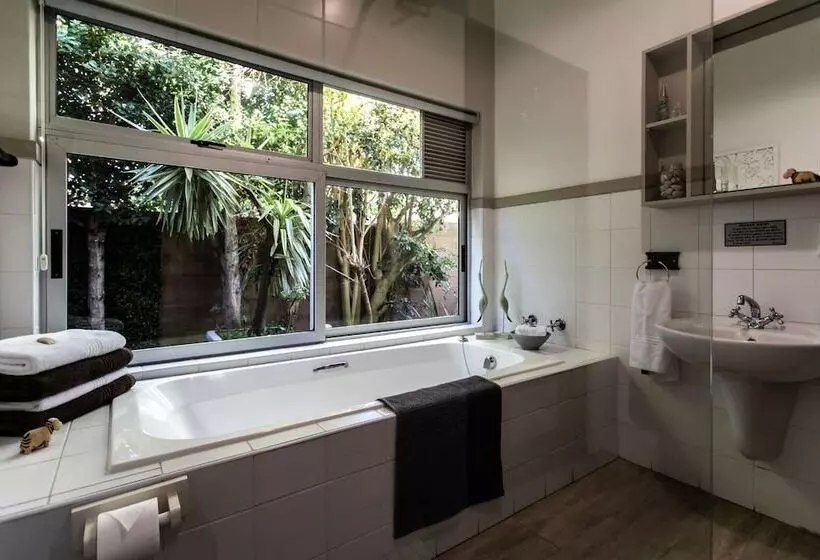 פנסיון Sixteen Guest House On Main