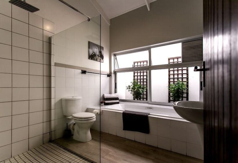 פנסיון Sixteen Guest House On Main