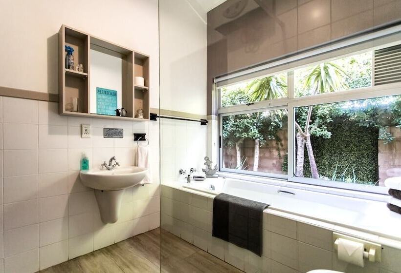 פנסיון Sixteen Guest House On Main