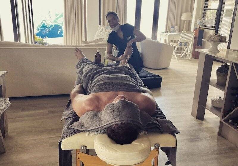 פנסיון Sixteen Guest House On Main