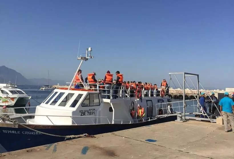 פנסיון Sixteen Guest House On Main