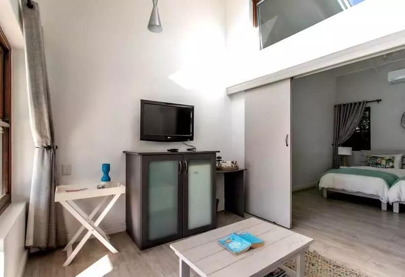 פנסיון Sixteen Guest House On Main