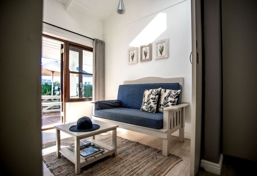 פנסיון Sixteen Guest House On Main