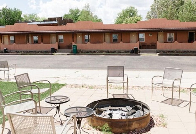 Circle Of Destination Motel