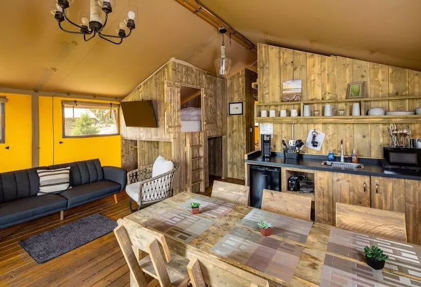 Hotelli Sankoty Lakes Resort