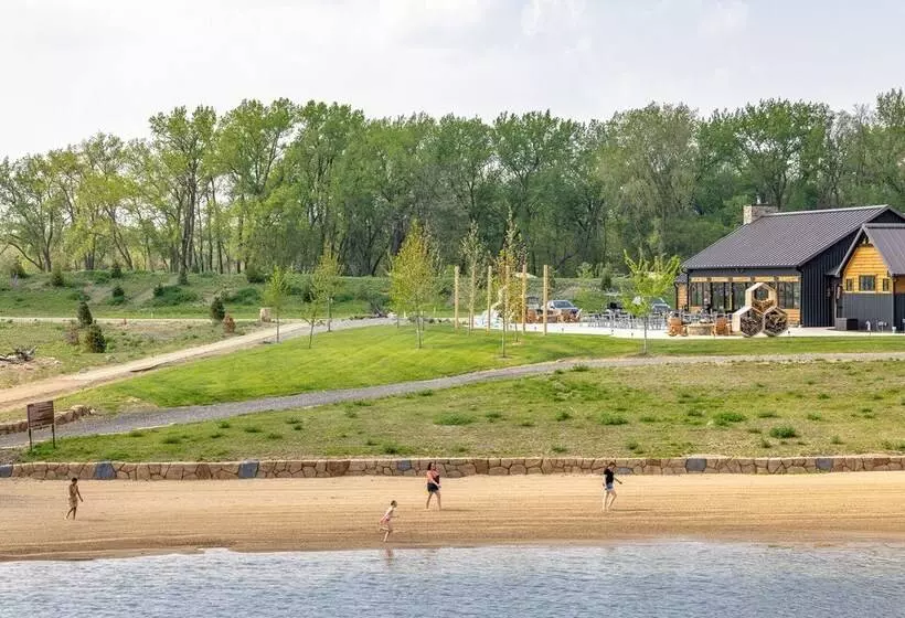 Hotelli Sankoty Lakes Resort