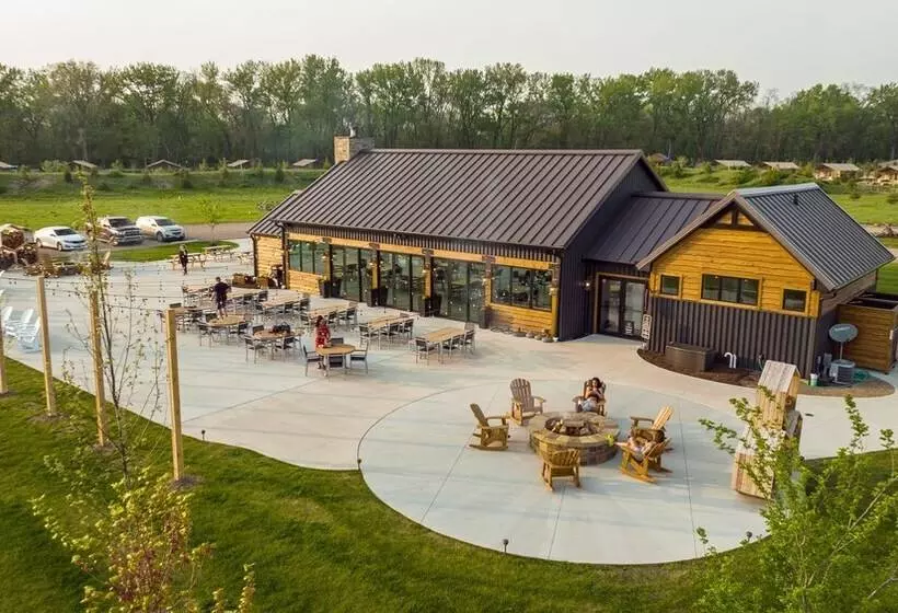 Hotelli Sankoty Lakes Resort