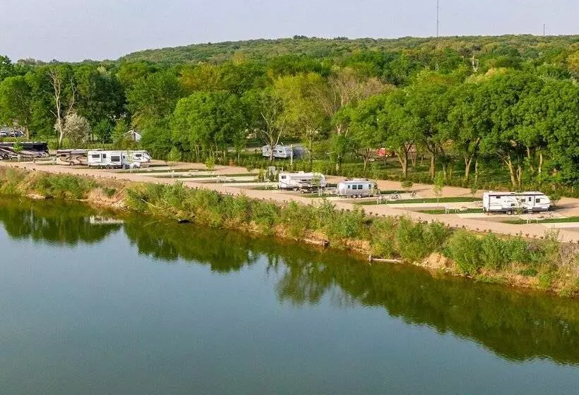 Hotelli Sankoty Lakes Resort