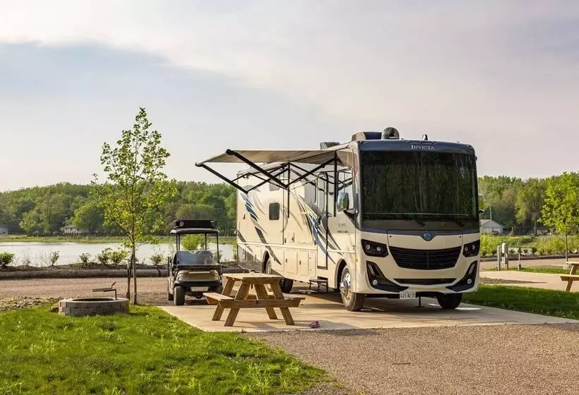 Hotelli Sankoty Lakes Resort