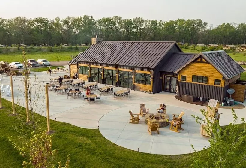 Hotelli Sankoty Lakes Resort