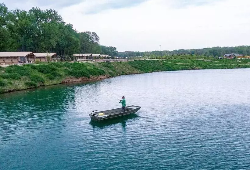 Hotelli Sankoty Lakes Resort