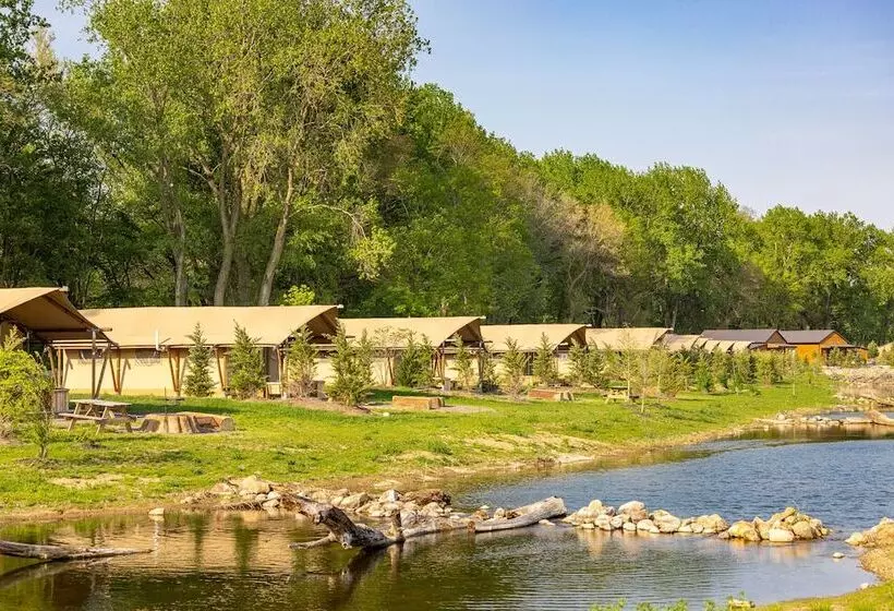 Hotelli Sankoty Lakes Resort