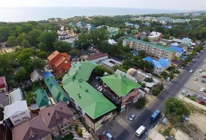 پانسیون Karavan