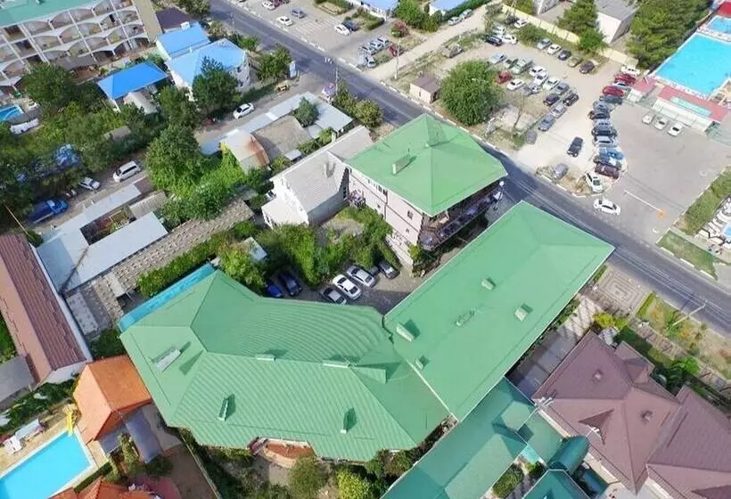 پانسیون Karavan