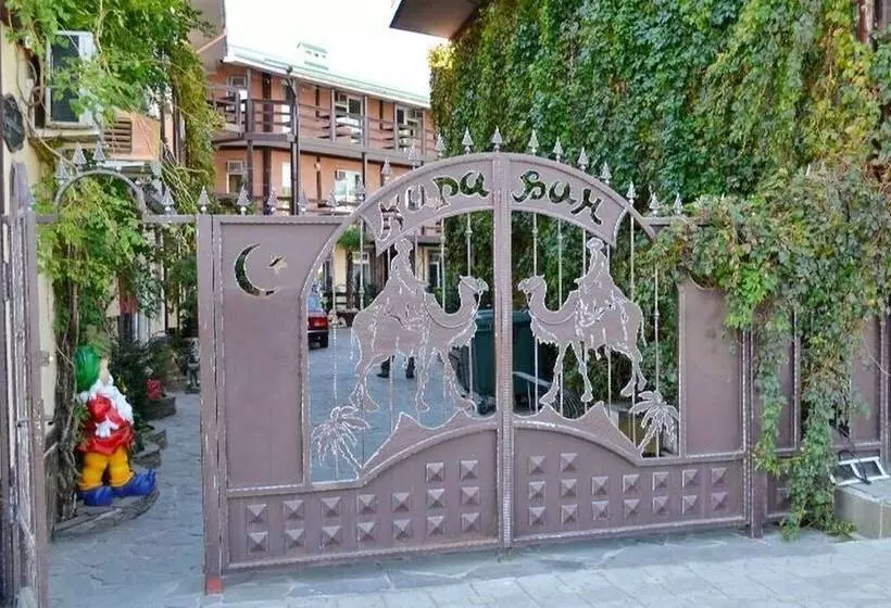 پانسیون Karavan