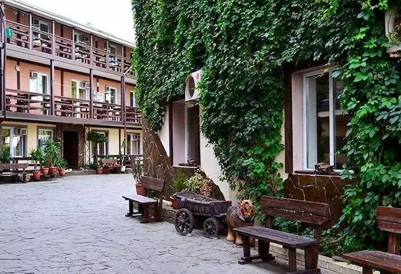 پانسیون Karavan